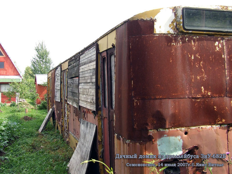 Тверь. Дачный домик из троллейбуса ЗиУ-682Б в Семеновском