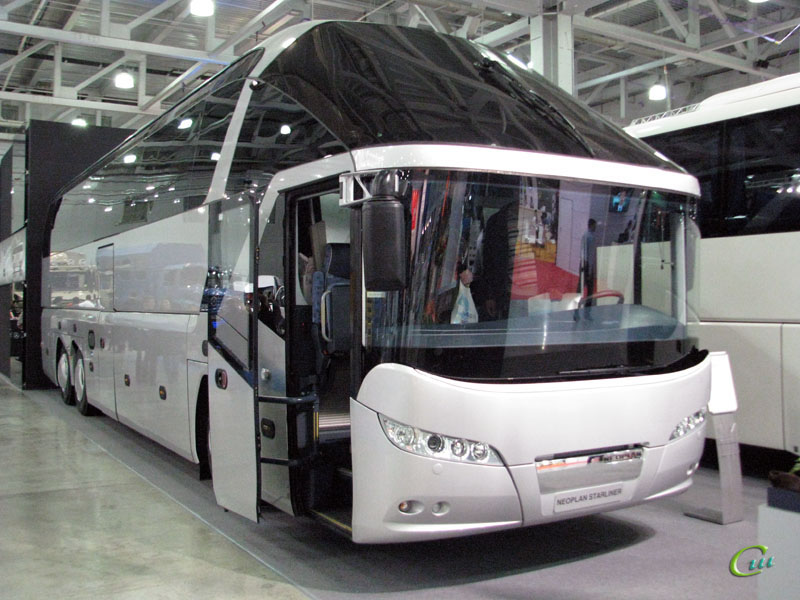Москва. Автобус Neoplan Starliner