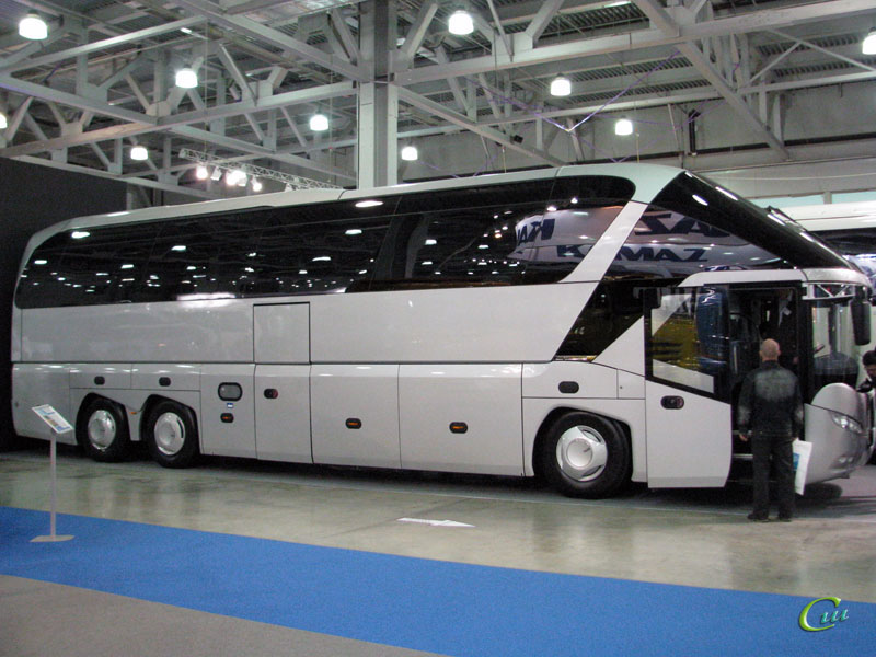 Москва. Автобус Neoplan Starliner