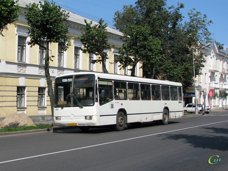 Великий Новгород. Mercedes-Benz O345 ав676
