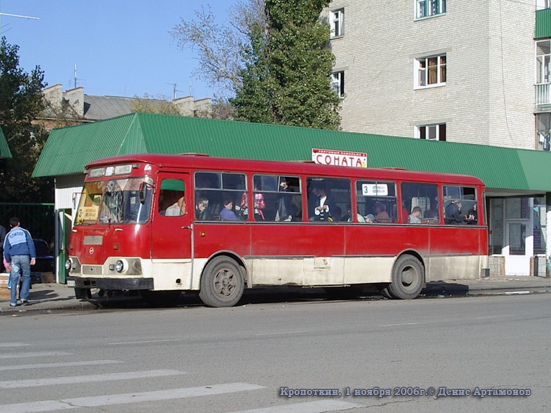 Расписание автобусов на кропоткин сегодня. Кропоткин город автовокзал. Автобус Кропоткин. Автокасса Кропоткин. Автобус Кропоткин троллейбус Кропоткин.