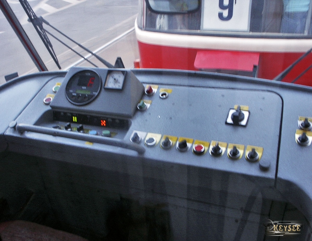Прага. Пульт управления модернизированного вагона Tatra T3