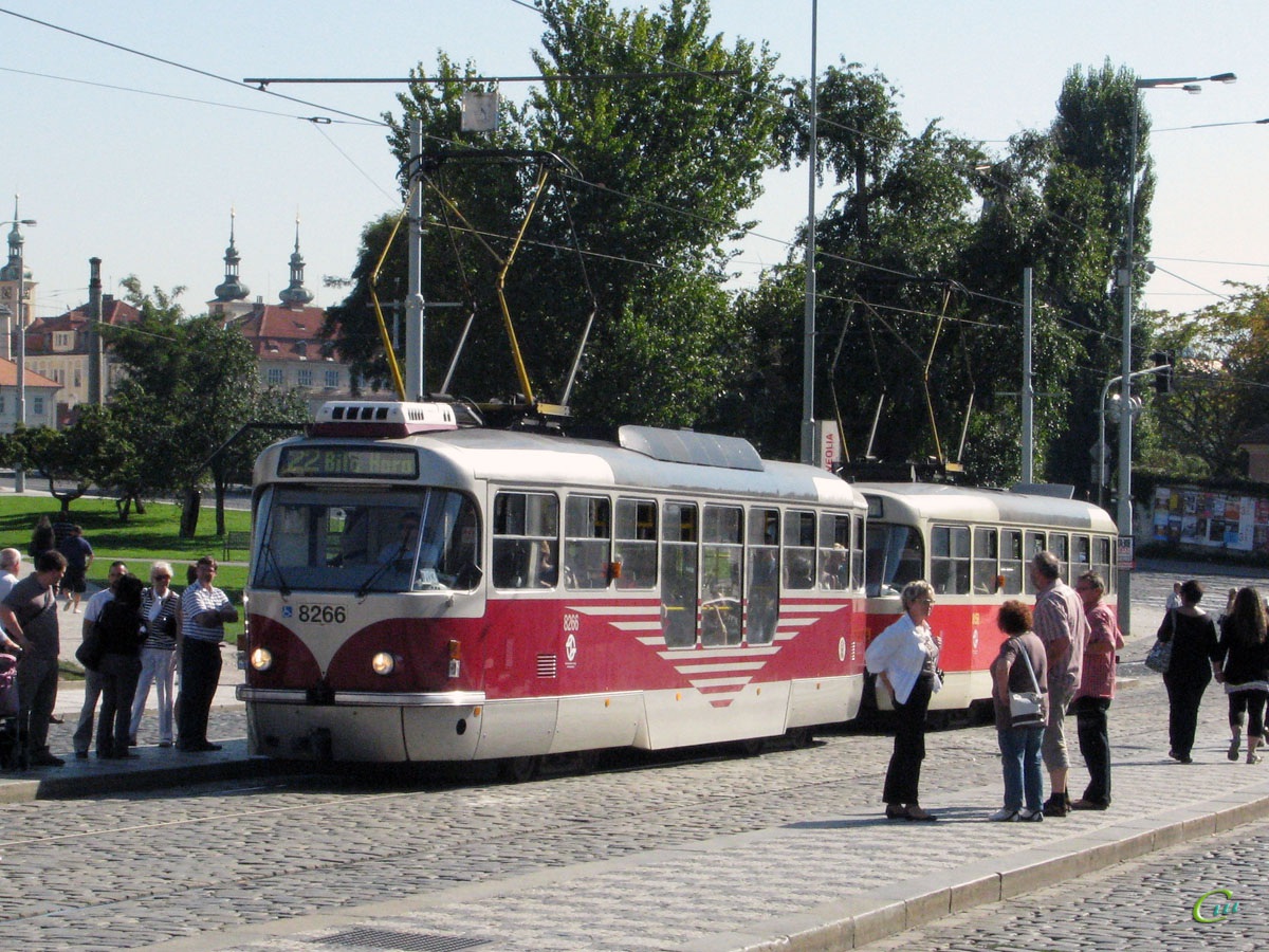 Прага. Tatra T3R.PLF №8266, Tatra T3R.PV №8158