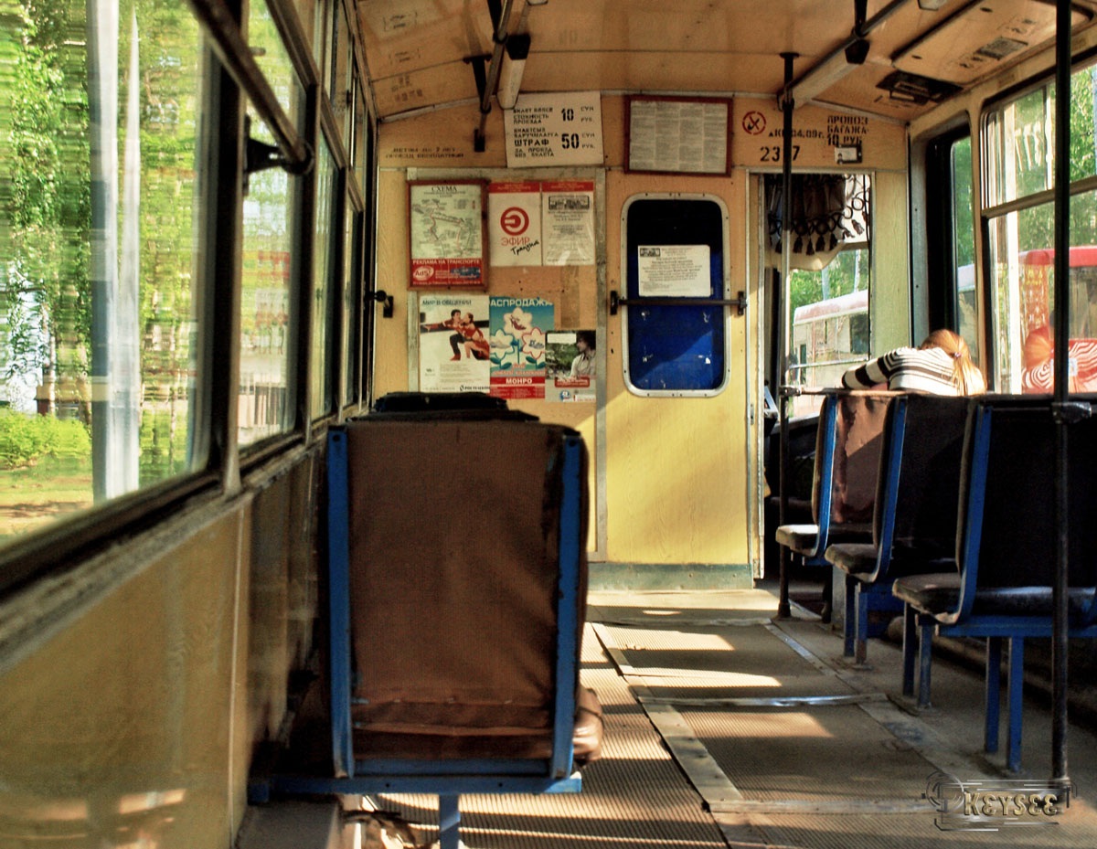 Трамвай КТМ 8 салон