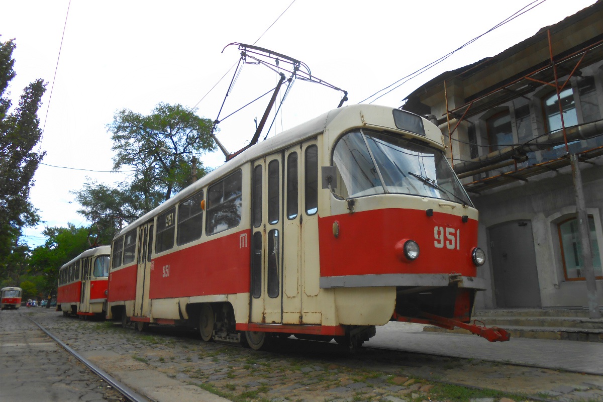 Донецк. Tatra T3SU №951