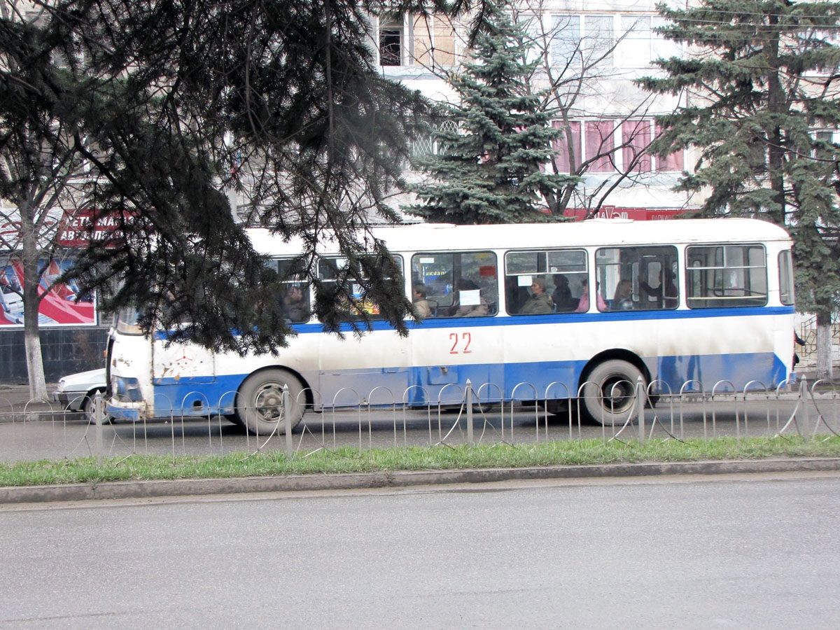 Автобус на черкесск сегодня. ЛИАЗ 677 Черкесск. Автобус Черкесск. Автовокзал Черкесск. Маршрутки Черкесск.