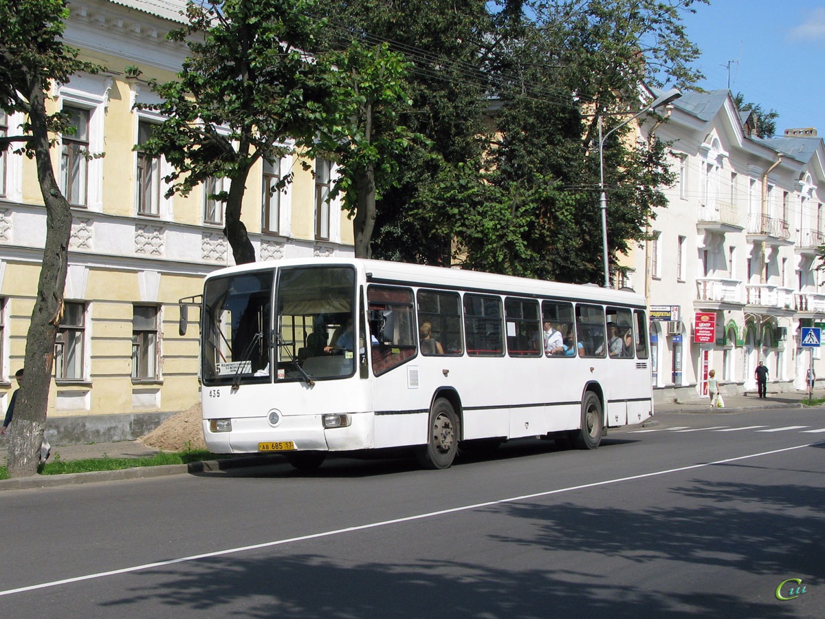Великий Новгород. Mercedes-Benz O345 ав685