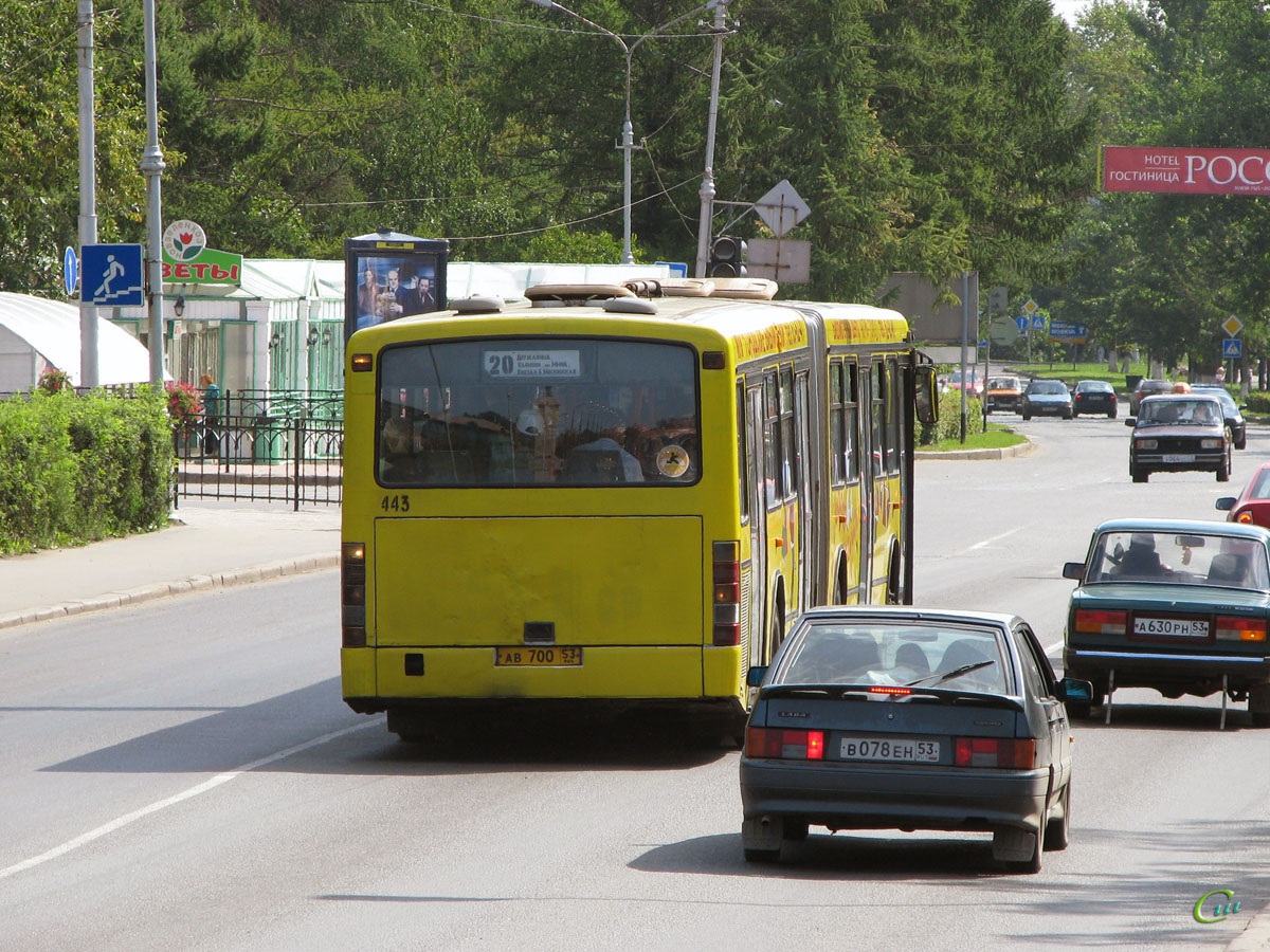 Великий Новгород. Mercedes-Benz O345G ав700