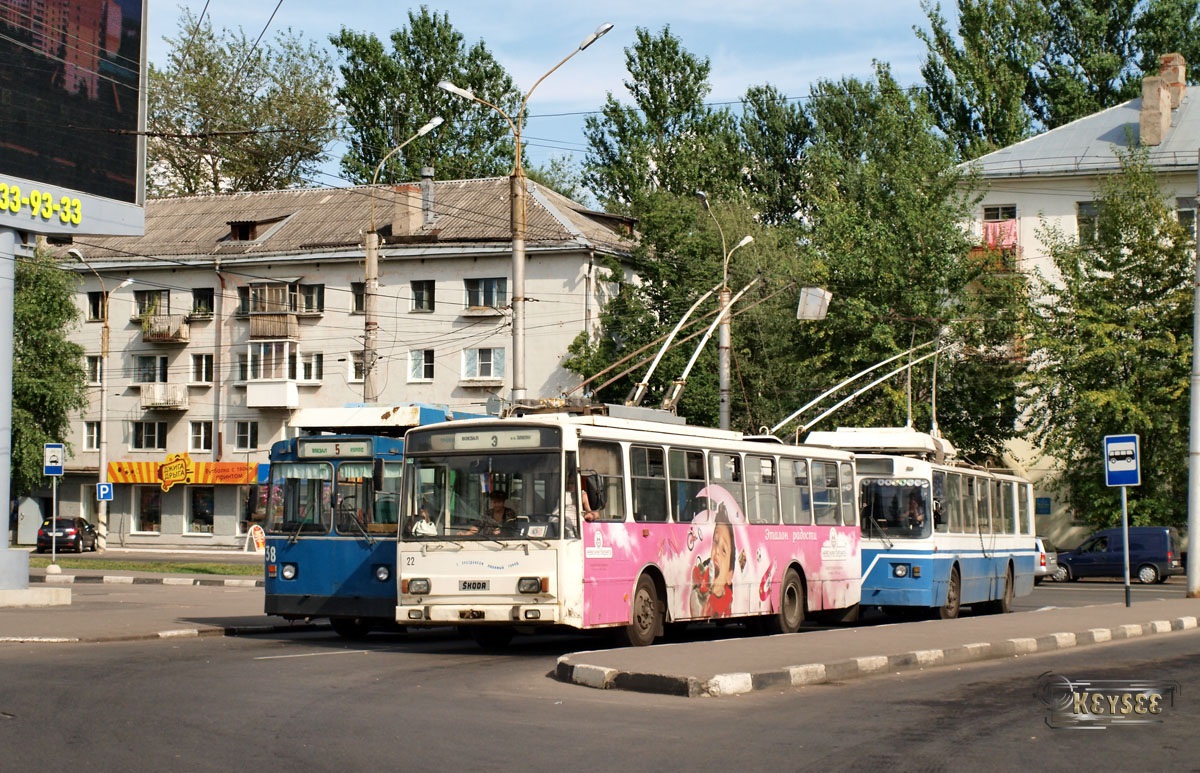 Великий Новгород. ЗиУ-682 КР Иваново №8, ЗиУ-682 КР Иваново №38, Škoda 14TrM (ВМЗ) №22