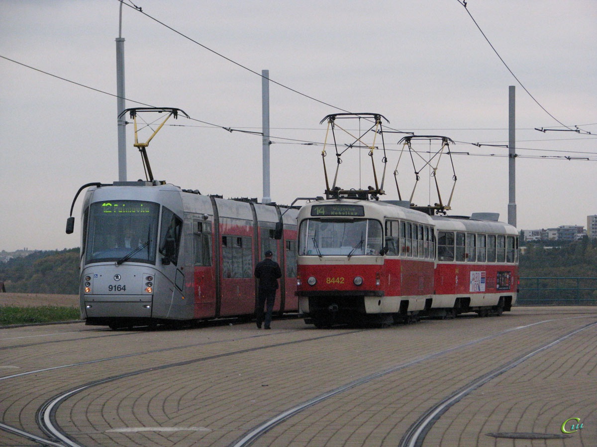 Прага. Škoda 14T №9164, Tatra T3R.P №8442, Tatra T3R.P №8448
