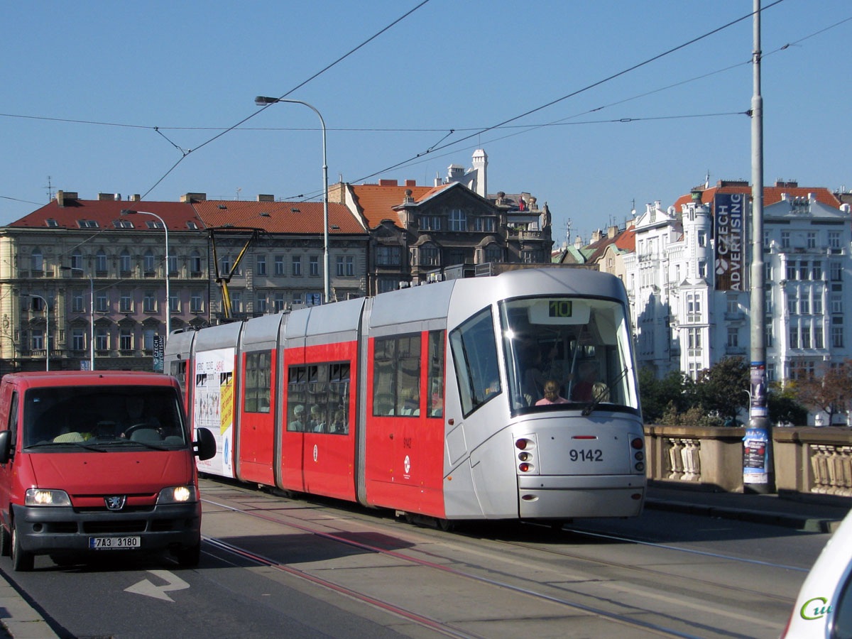 Прага. Škoda 14T №9142
