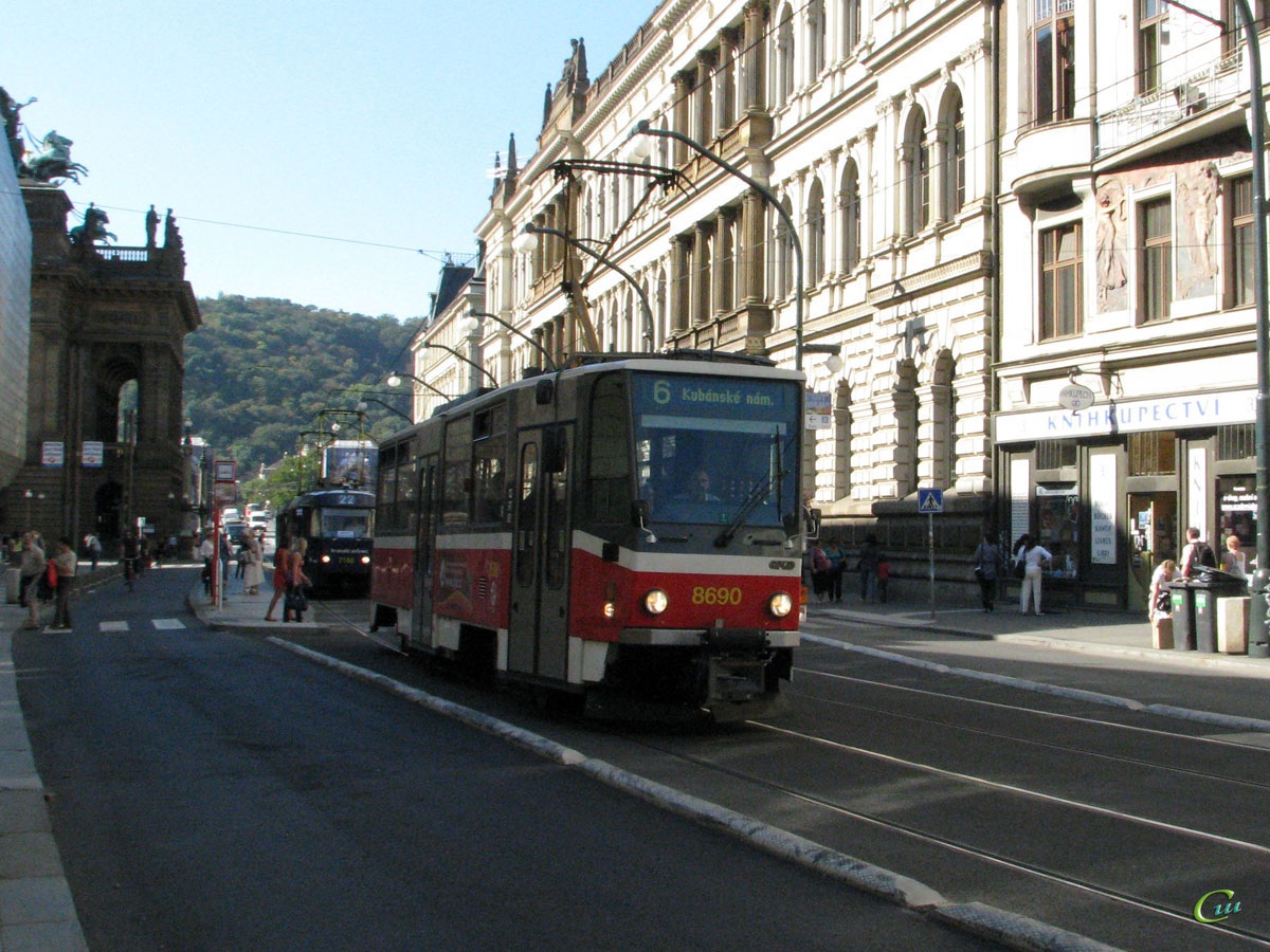 Прага. Tatra T6A5 №8690