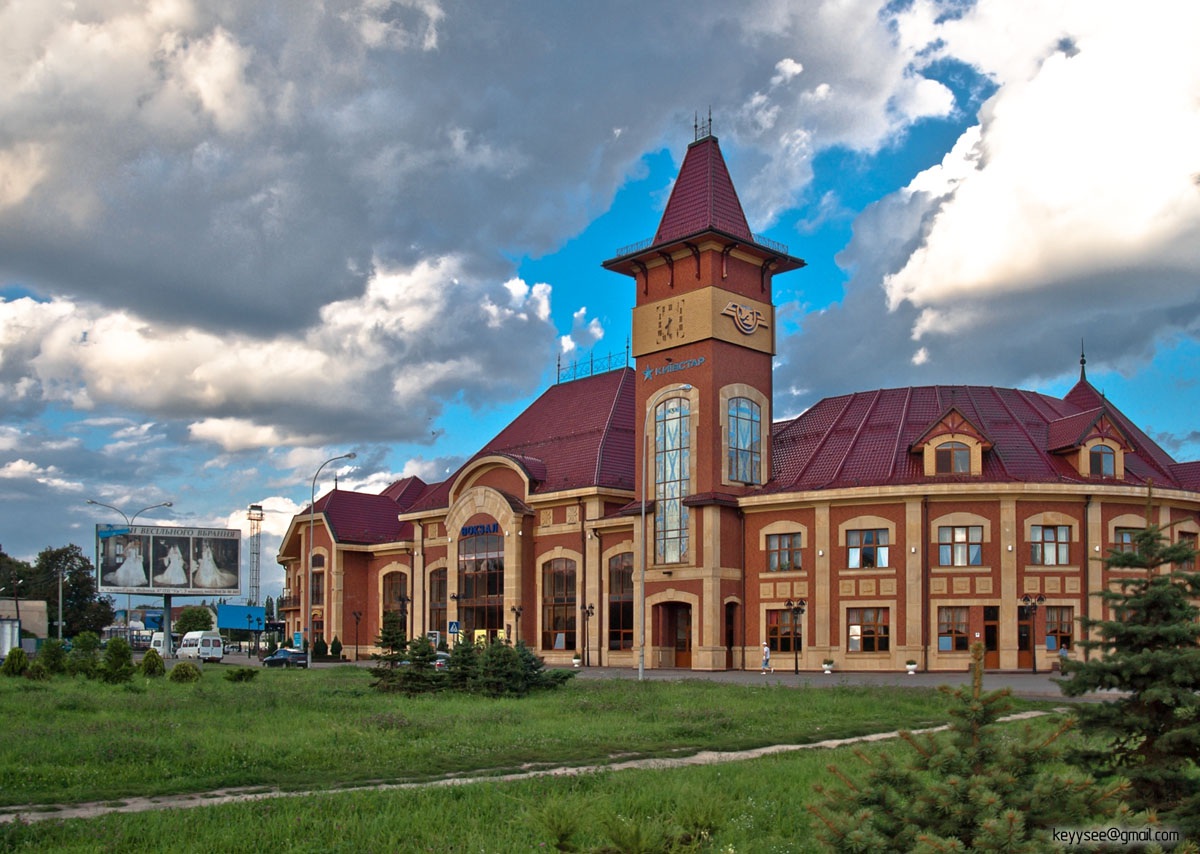 Ужгород. Ужгородский железнодорожный вокзал (Залiзничний вокзал Ужгород)