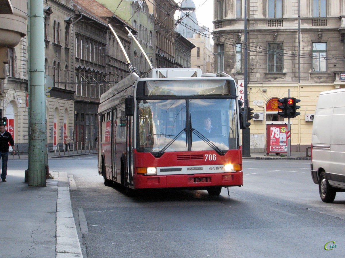 Будапешт. Ikarus 412.81T №706