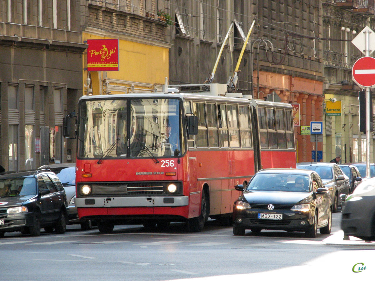 Будапешт. Ikarus 280.94 №256