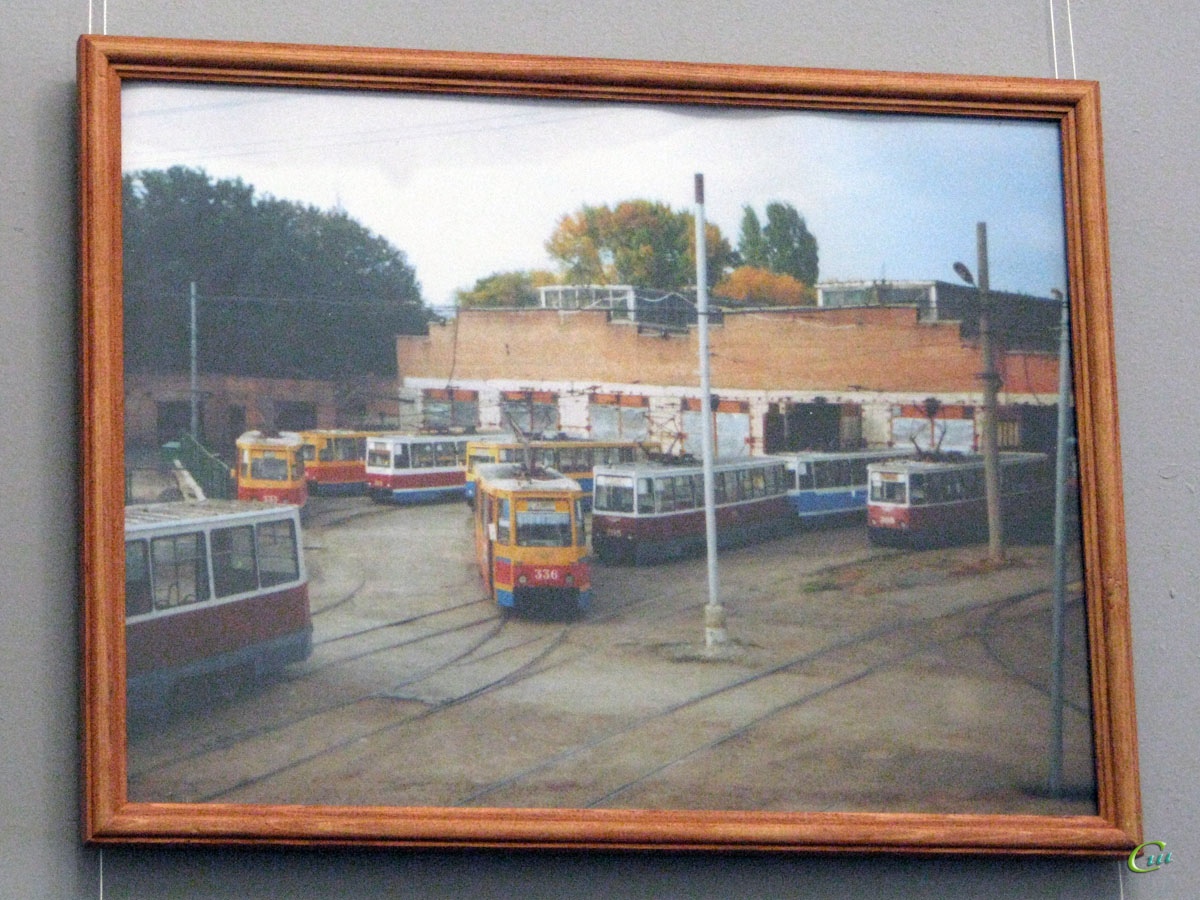 Таганрог. Множество вагонов КТМ-5 в трамвайном депо