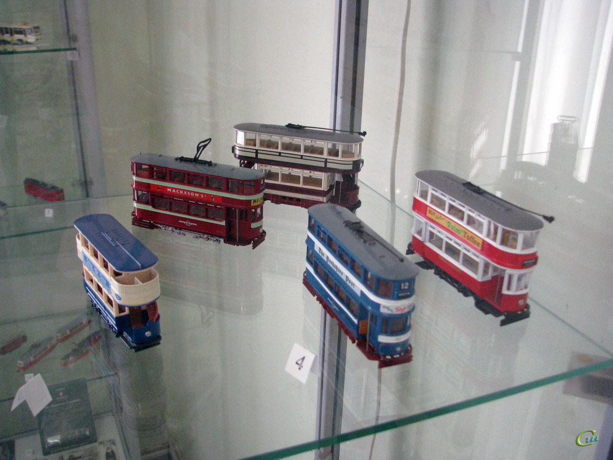 Таганрог. Модели различных двухэтажных трамваев, выполненные в масштабе 1:87