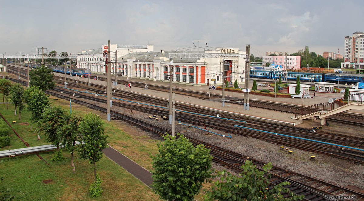 Орша. Пассажирский вокзал станции Орша-Центральная, вид с пешеходного моста