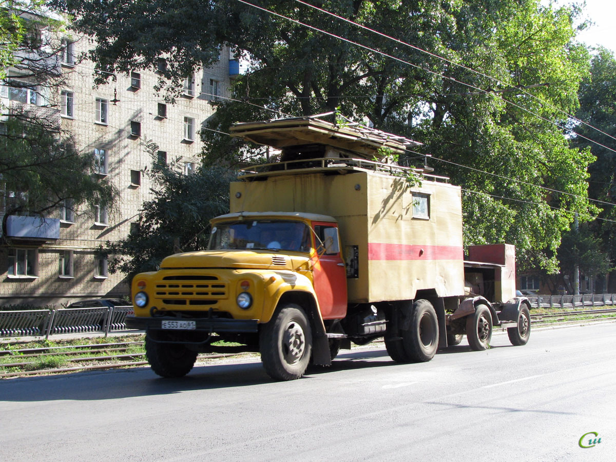 Таганрог. Автомобиль службы контактной сети на базе ЗиЛ-130 (е553ао)