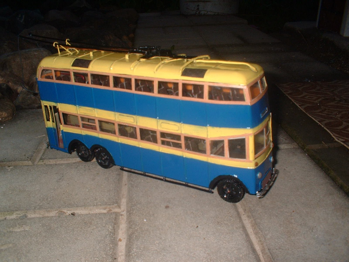 Санкт-Петербург. Модель двухэтажного троллейбуса ЯТБ-3