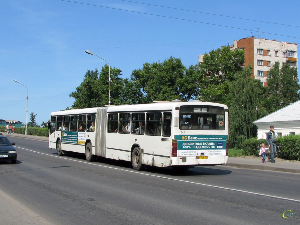 Великий Новгород. Mercedes-Benz O345G ав709