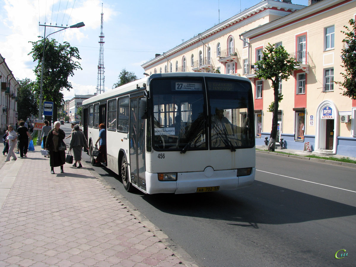 Великий Новгород. Mercedes-Benz O345 ав702