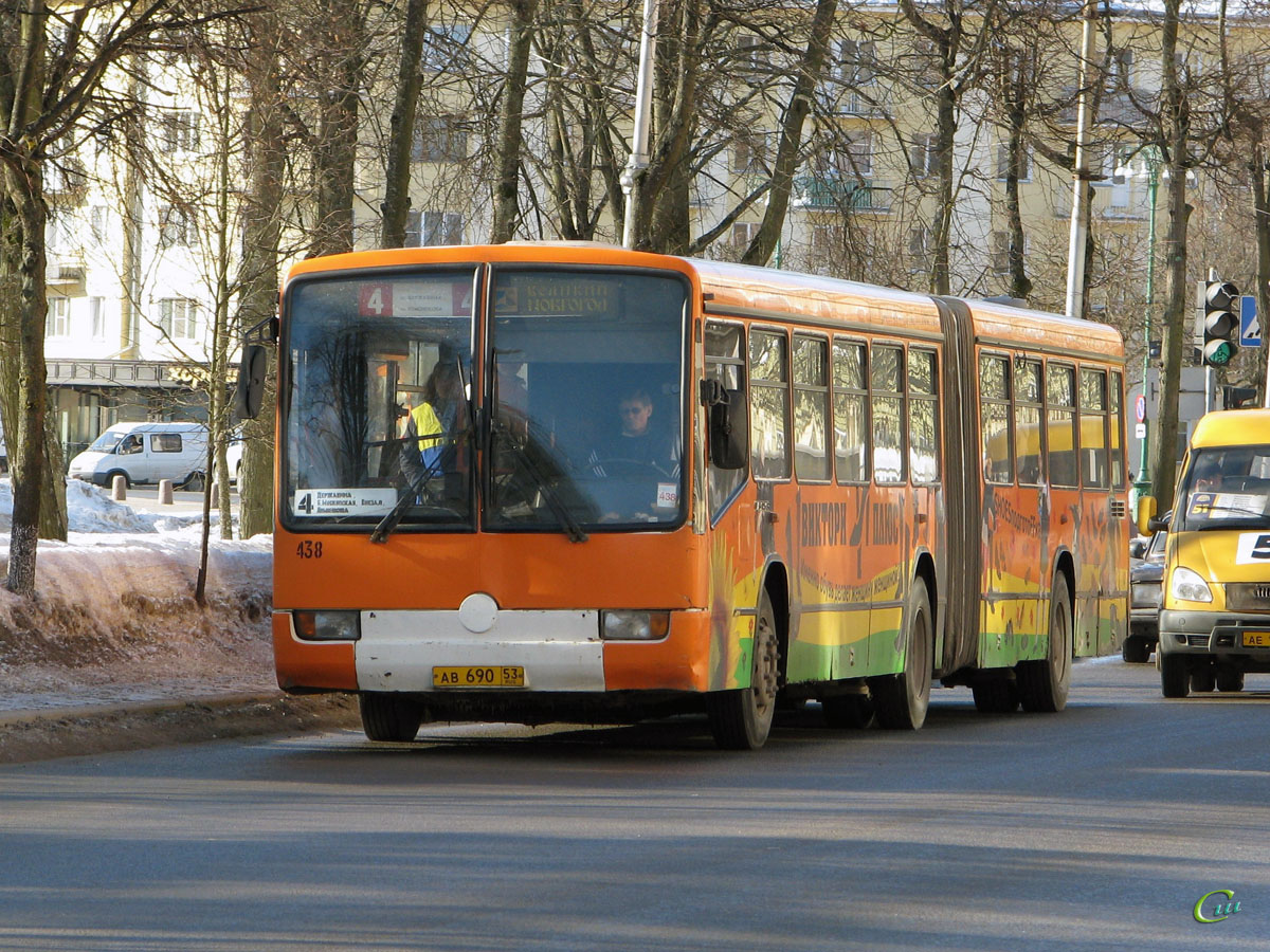 Великий Новгород. Mercedes-Benz O345G ав690