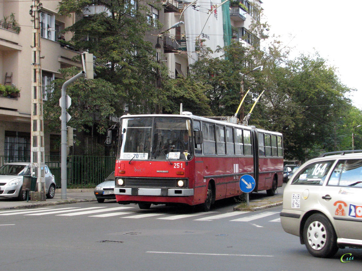 Будапешт. Ikarus 280.94 №251