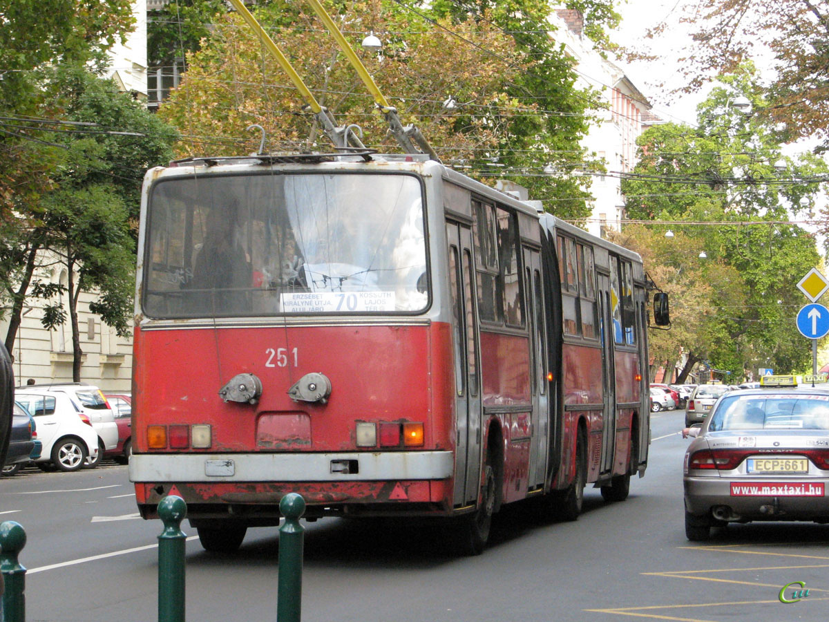 Будапешт. Ikarus 280.94 №251