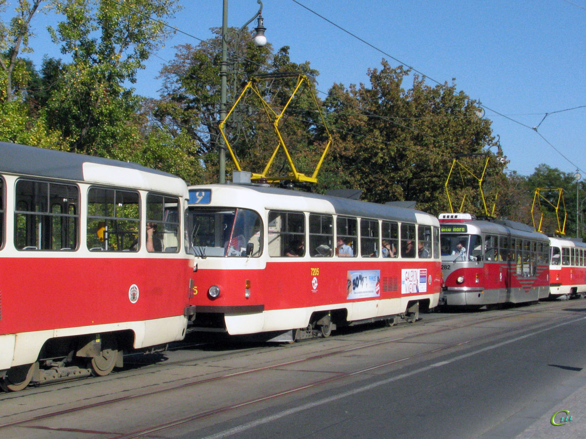 Прага. Tatra T3SUCS №7205