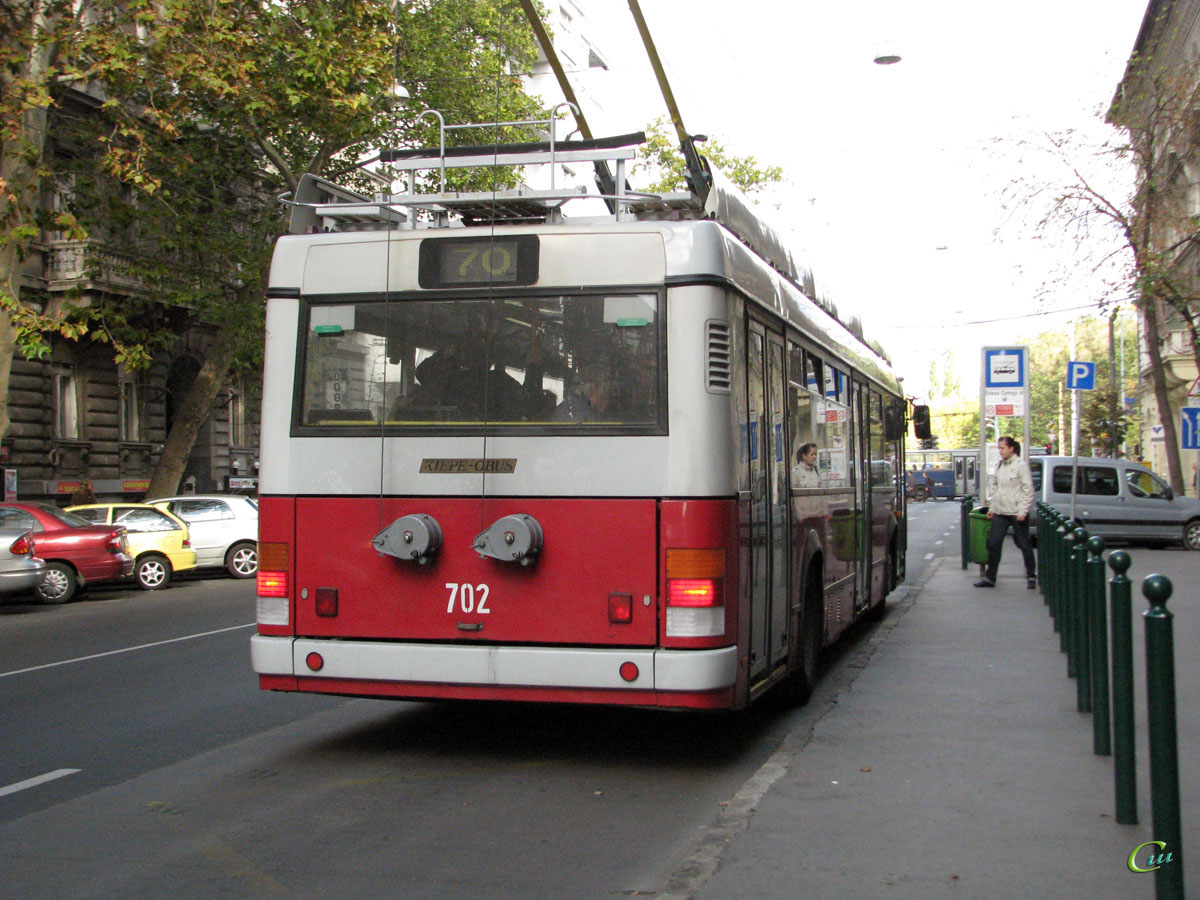Будапешт. Ikarus 412.81T №702