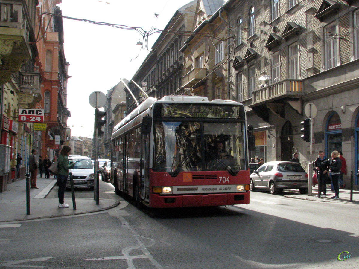 Будапешт. Ikarus 412.81T №704