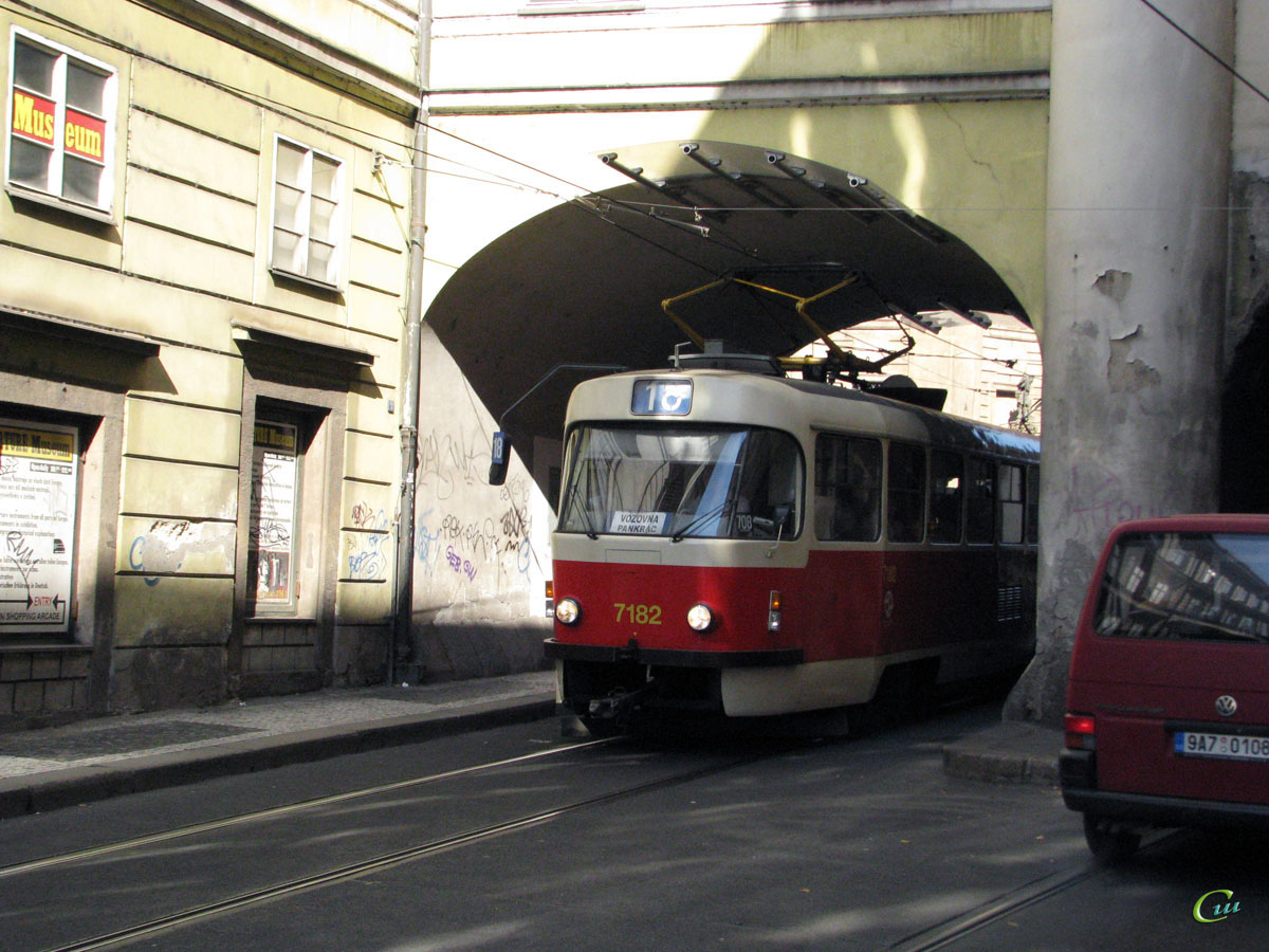 Прага. Tatra T3SUCS №7182