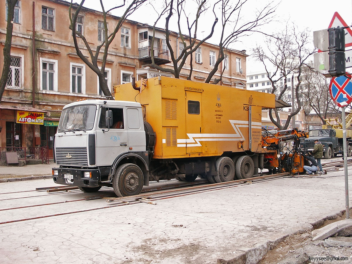 Одесса. Укладка новых трамвайных путей на улице Преображенской