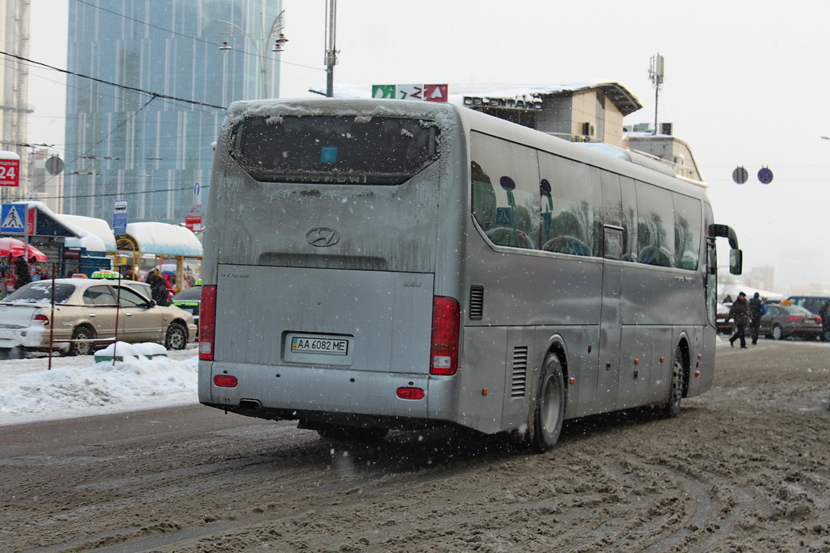Киев. Hyundai Universe Express Noble AA6082ME