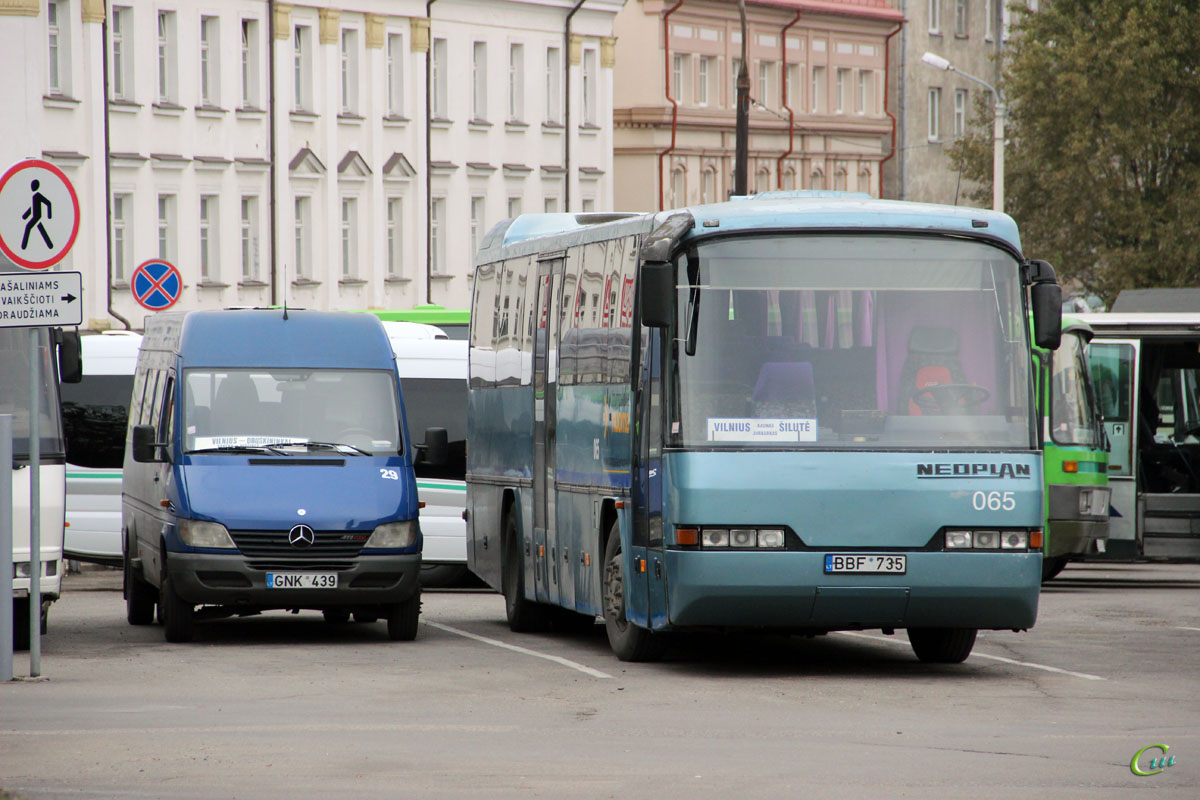 Вильнюс. Neoplan N316Ü Transliner BBF 735, Silwi (Mercedes-Benz Sprinter 411CDI) GNK 439