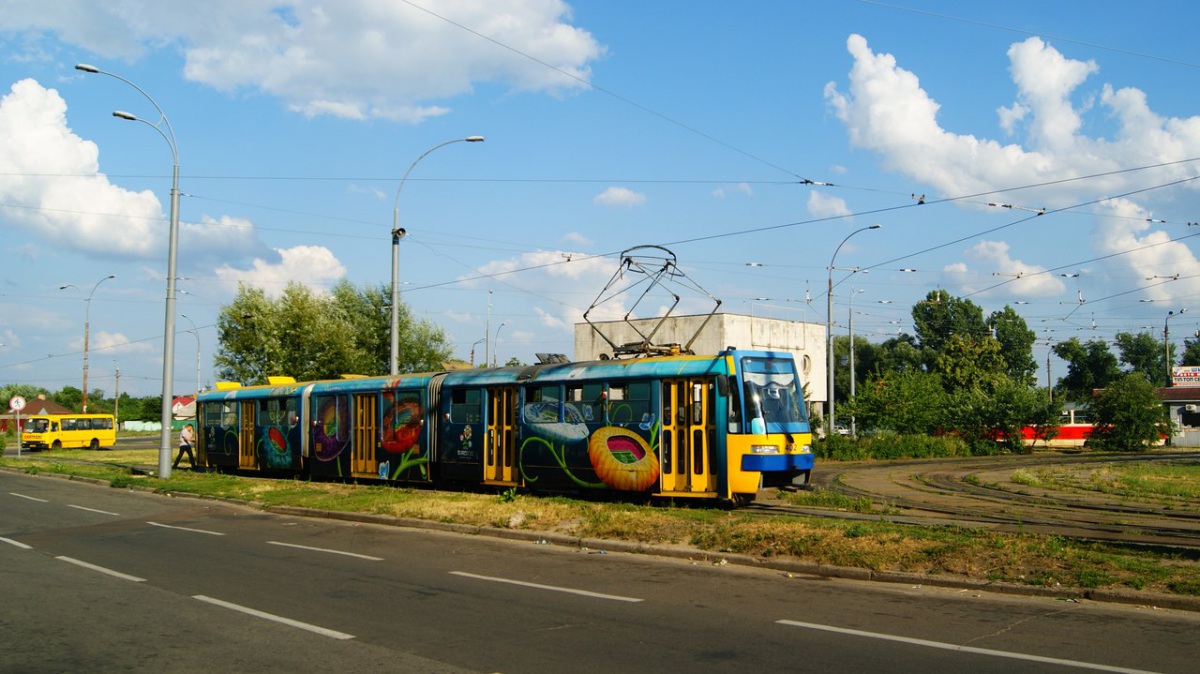 Киев. Tatra KT3 №402