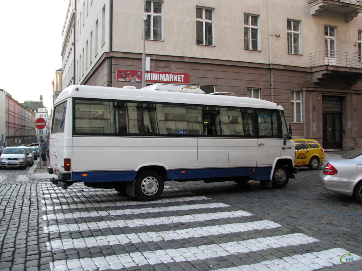 Прага. Mercedes-Benz O309 3A5 1743