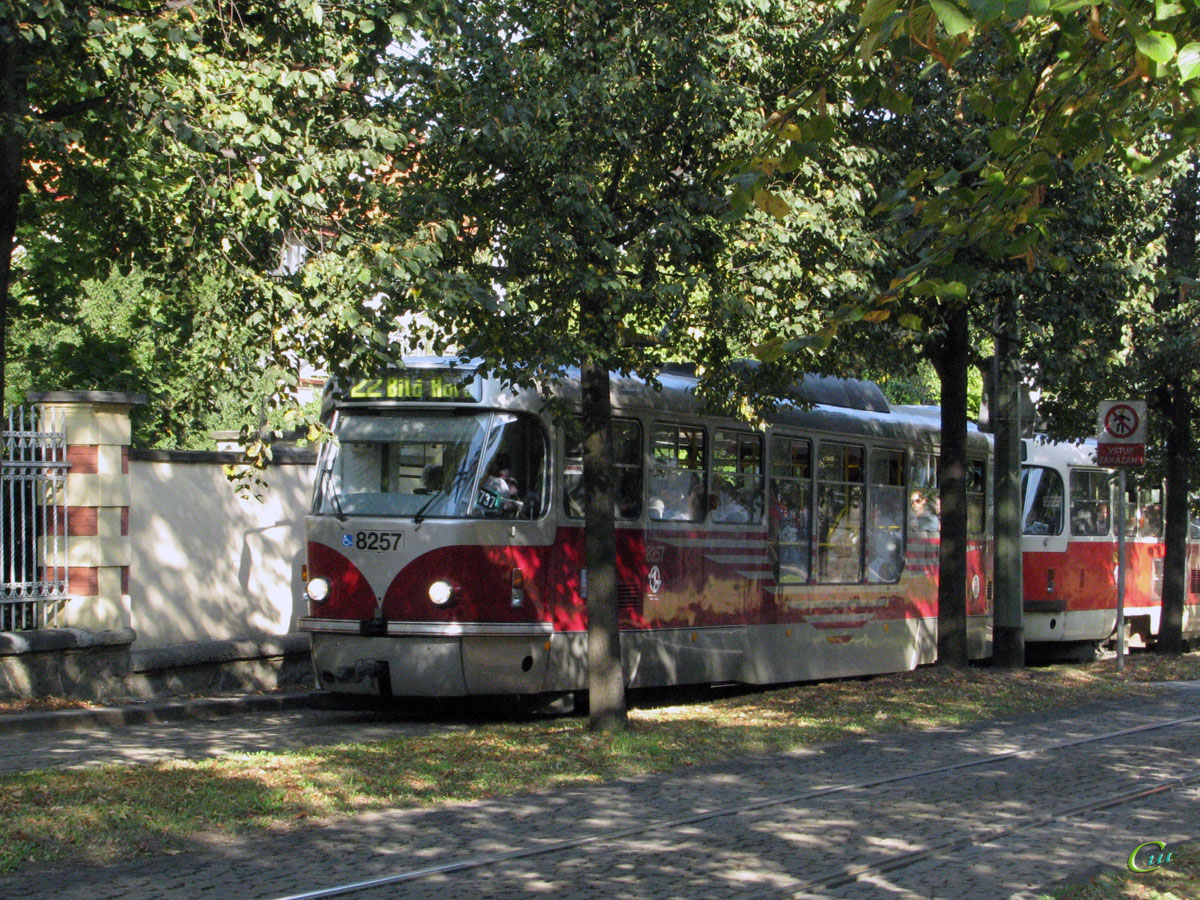 Прага. Tatra T3R.PLF №8257