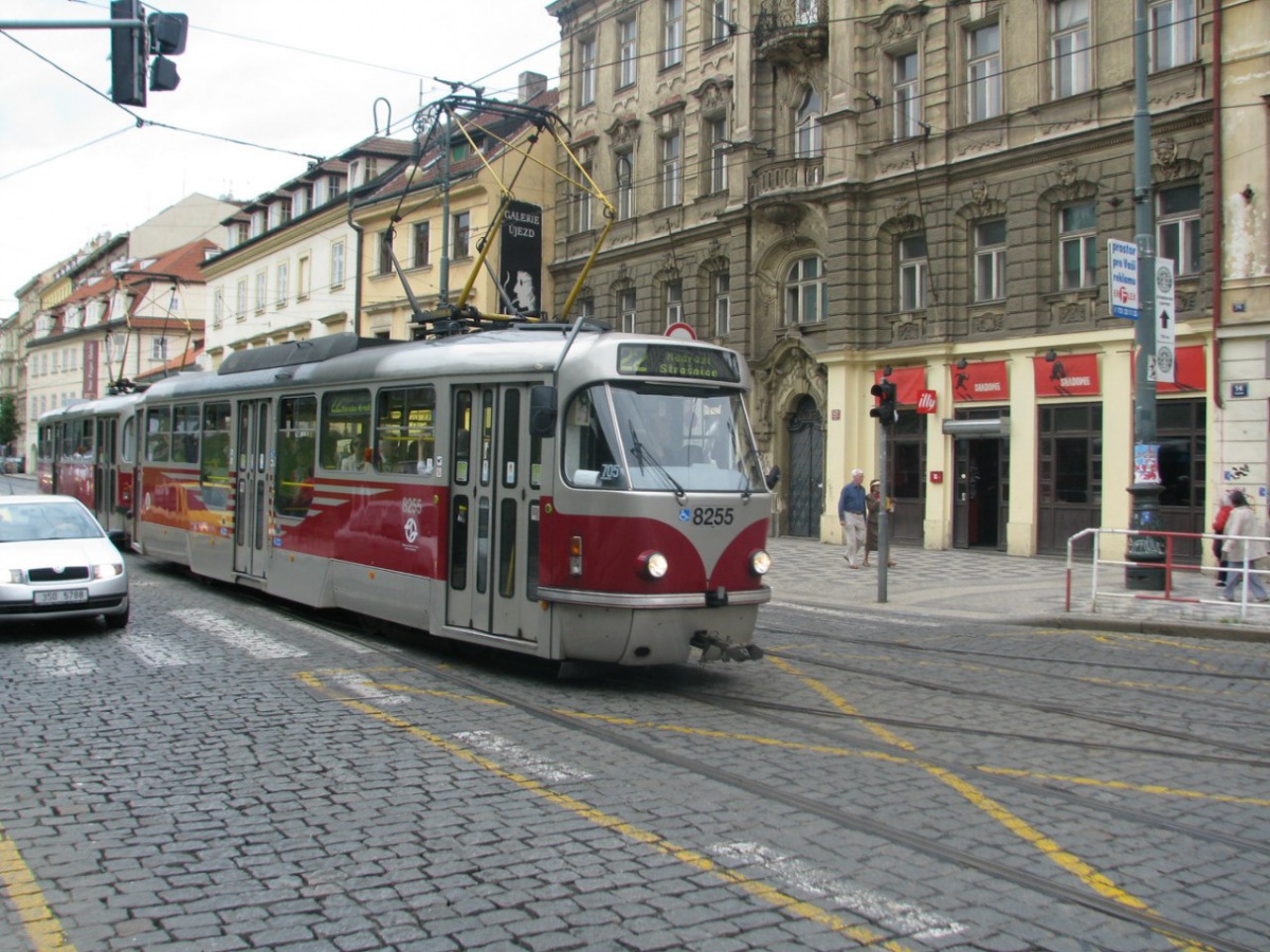 Прага. Tatra T3R.PLF №8255