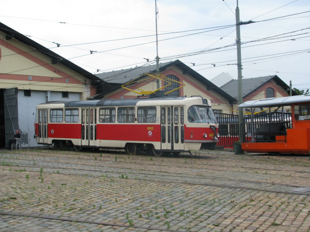 Прага. Tatra T3 №6892