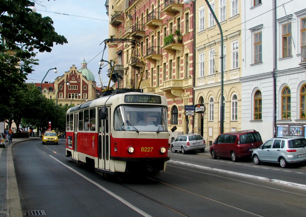 Прага. Tatra T3R.P №8227