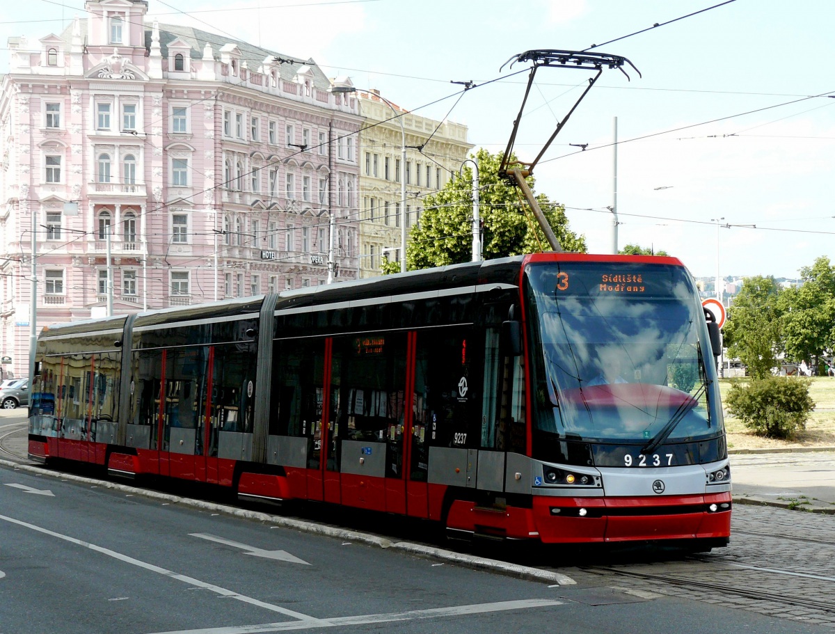 Прага. Škoda 15T №9237