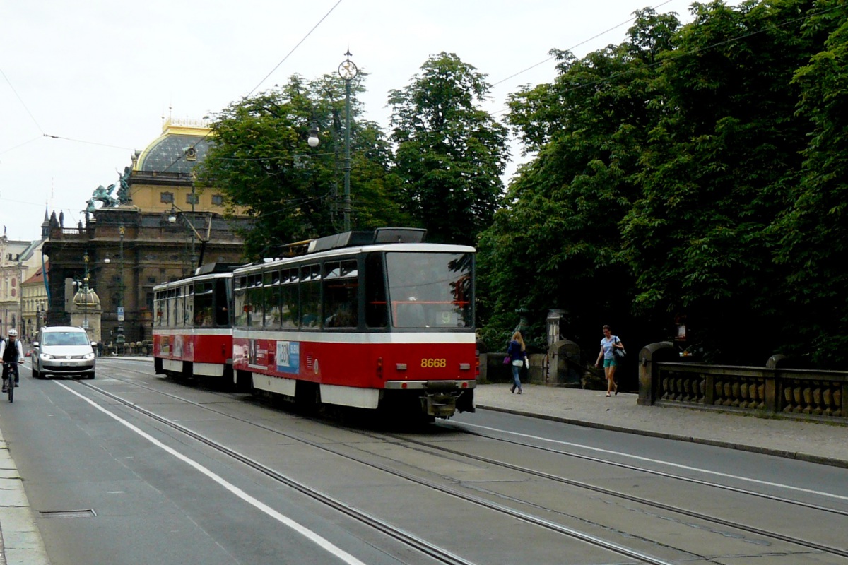 Прага. Tatra T6A5 №8668