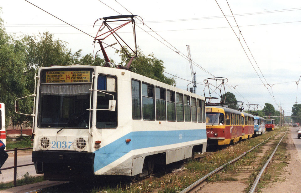 Уфа. 71-608К (КТМ-8) №2037, Tatra T3SU №3040, Tatra T3SU №3042