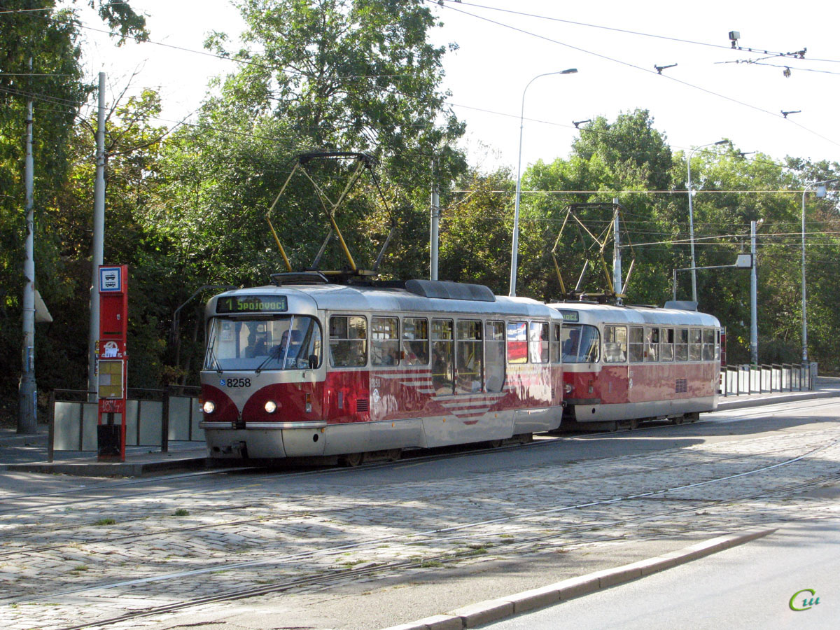 Прага. Tatra T3R.PLF №8258