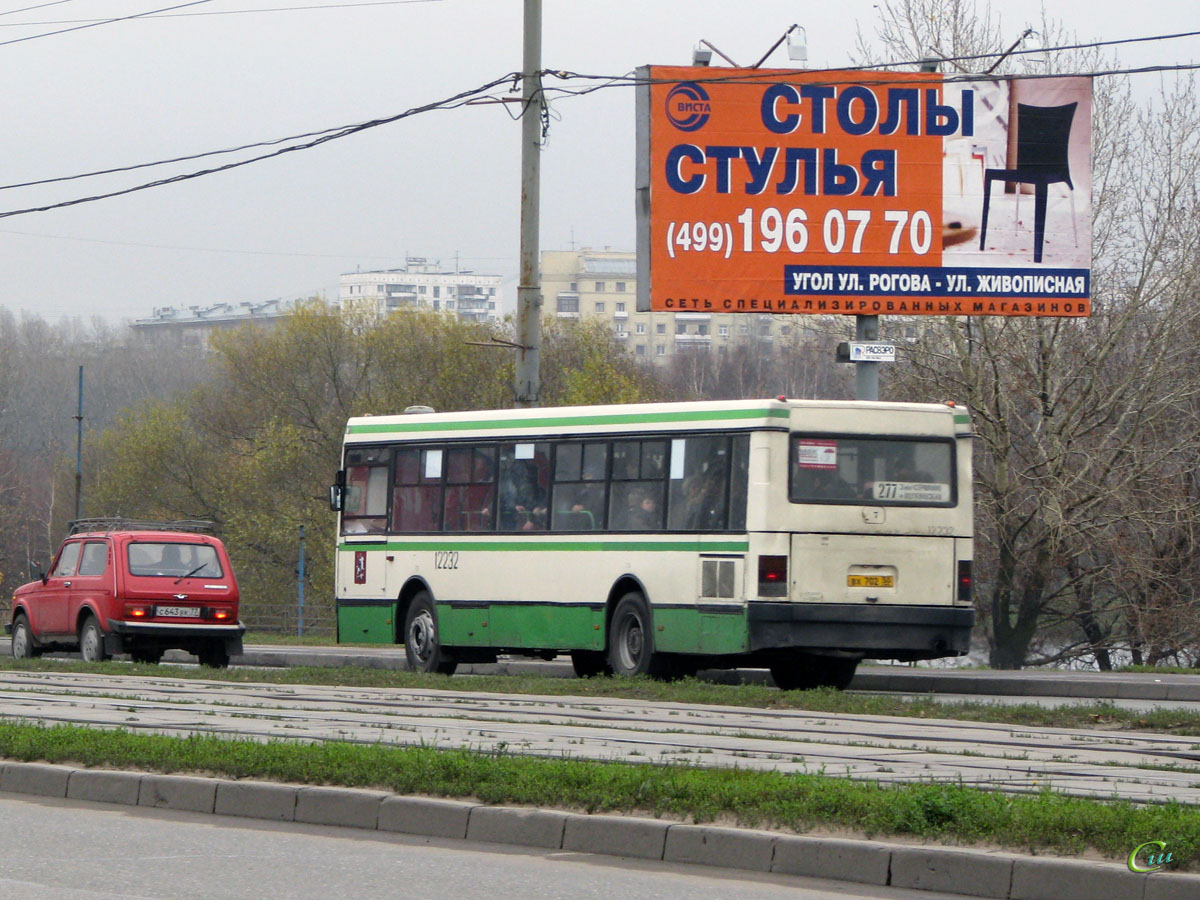 Москва. Ikarus 415 вх702