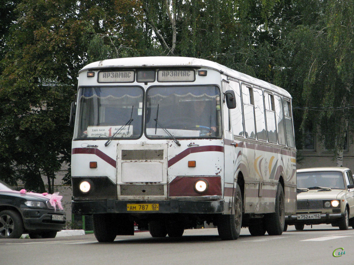 Арзамас автобус номер. ЛИАЗ 677 Арзамас. ЛИАЗ 677 Арзамас 2022. ЛИАЗ-677 автобус в Арзамасе. Арзамасский автобус.
