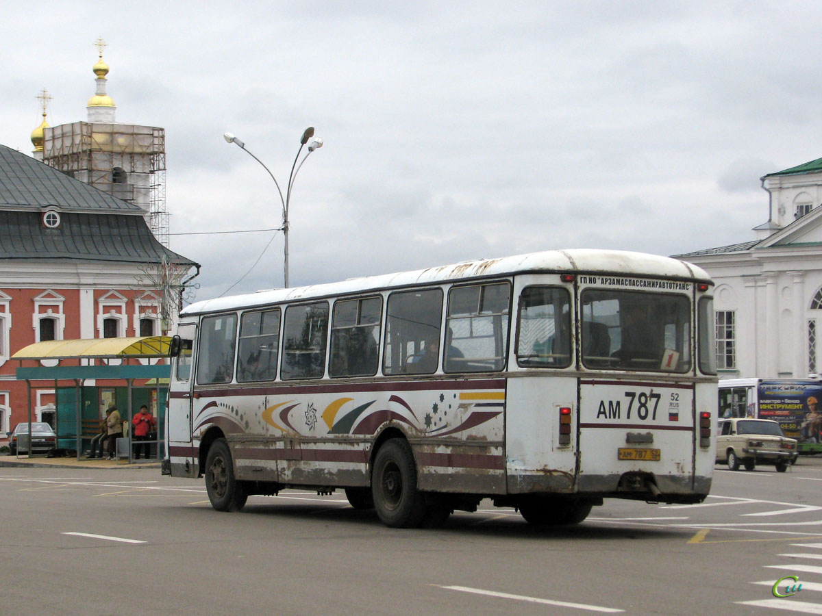 Арзамас автобус номер. ЛИАЗ 677м Арзамас. ЛИАЗ-677 автобус в Арзамасе. Автобусы Арзамас. Арзамасский автобус.