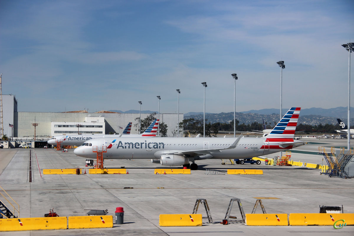 Лос-Анджелес. Самолет Airbus A321 (N106NN) авиакомпании American Airlines